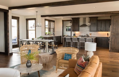 Powell Butte Condo | Clint by Avantstay Located Within The Brasada Ranch Community Golf Course, Pool & Hot Tub