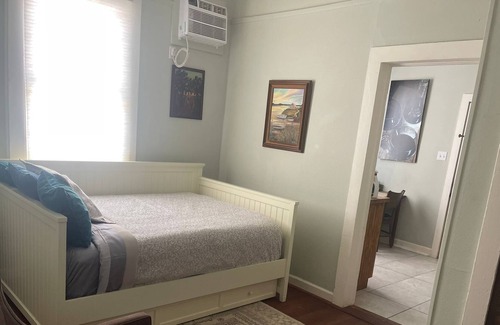 West Riverside House | 🔥CLOSE 2 UPTOWN+ZOO❤️ | SLEEPS 5 & PET FRIENDLY W/FEE