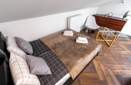 Praga Apartment | Close-Central Warsaw Apartment - Great Location- Praga Północ - 18 People -Marcinkowskiego