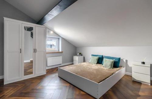 Praga Apartment | Close-Central Warsaw Apartment - Great Location- Praga Północ - 18 People -Marcinkowskiego