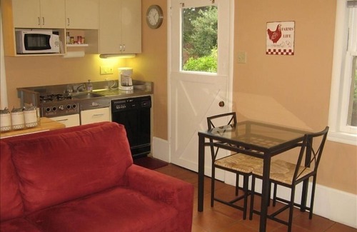 Oakland Apartment | Close in Location with Incredible Views & Resort Like Feel!