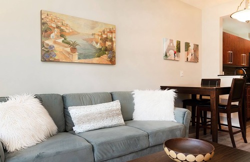 Victoria Condo | Close to Amenities/Wifi/High Cleaning Standards/Secure Parking