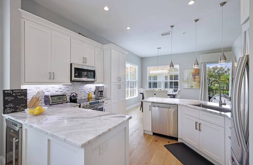 North Naples Condo | CLOSE TO BEACH AND SHOPPING in NAPLES!