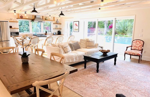 Central Naples House | Close to beach! Botanical garden in the backyard! Beautiful pool! A+ location!