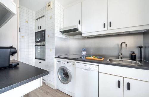 Neuilly-sur-Seine Apartment | Close to Centre Hartmann (1min) and Paris (15min)