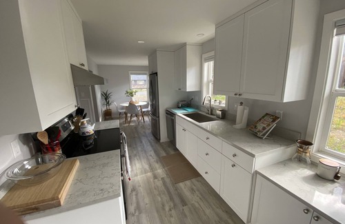 Larkspur House | Close to Downtown, Newly Renovated, Walk to Shopping, Dining, Drinks