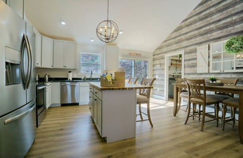 Waynesville House | Close to Downtown Waynesville with Hot Tub/Peloton/Fire Pit/WiFi