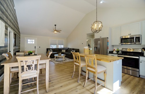 Waynesville House | Close to Downtown Waynesville with Hot Tub/Peloton/Fire Pit/WiFi