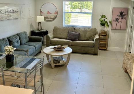 West Palm Beach Apartment | Close to everything! Perfect basecamp for WPB