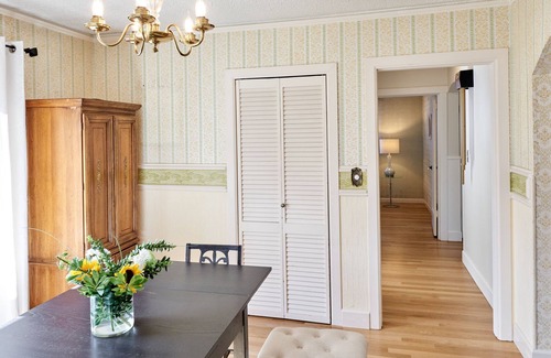 Woodstock House | Close to Everything in charming area