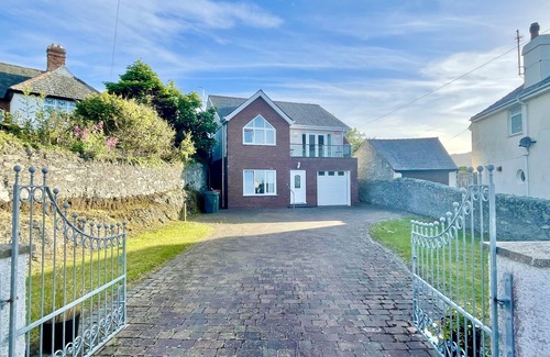 Holyhead House | Close to Marina