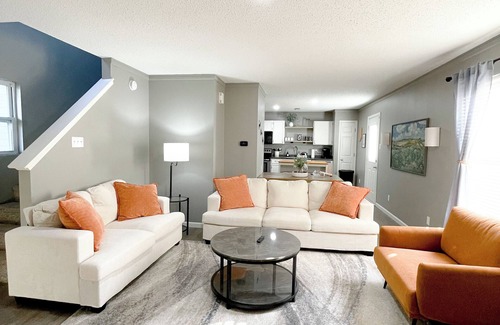 Noblesville House | Close to Mojo Up - Comfy King Beds - Water Views - Fire Pit - Outdoor Dining