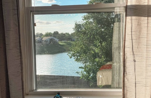 Noblesville House | Close to Mojo Up - Comfy King Beds - Water Views - Fire Pit - Outdoor Dining