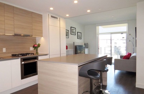 Inner Harbour Condo | Close to Ocean/Near Downtown/Wifi/Secure Parking/Outdoor Pool/Gym