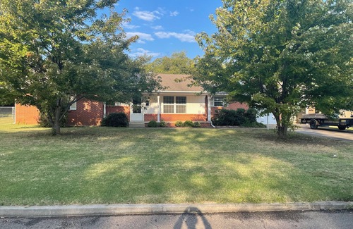 Shawnee House | Close to OU,OBU,TinkerAFB,beautiful3 bed 2 bath,large fencedback yard.Yestopets!