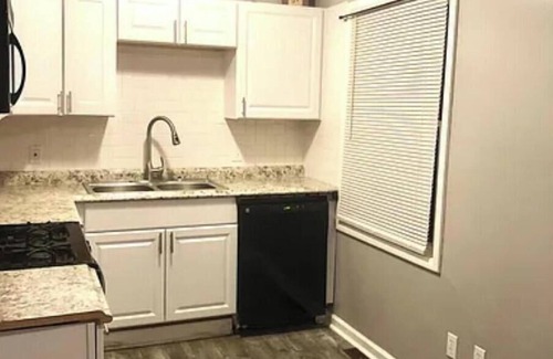 Kansas City House | Close to Stadium, 3-bedroom house with WiFi, AC in delightful Kansas City