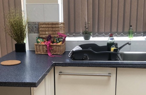 Hendon House | Close to synagogues/Ideal for long stays