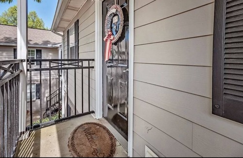 Oxford Condo | Close to the Stadiums and THE GROVE!!!