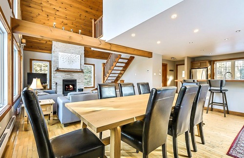 Lac-Superieur Ski Chalet | CLOSE to Tremblant’s North Side lifts, WELL LOCATED, with Hot Tub, Very Private!