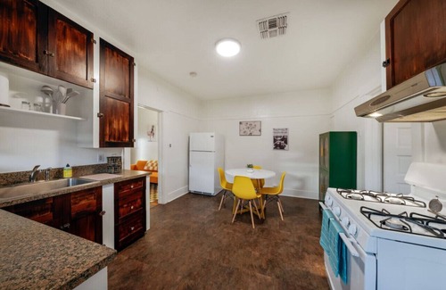 Feldman's House | Close to UofA/1 BR 1 BA/Stylish & Cozy/Porch