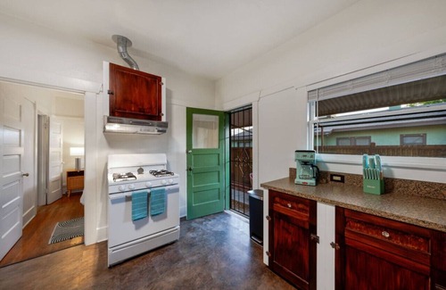 Feldman's House | Close to UofA/1 BR 1 BA/Stylish & Cozy/Porch