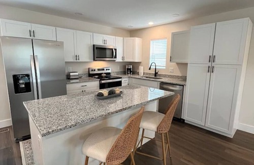 Greenway House | Close to UT, Downtown Knoxville & Smokies Baseball