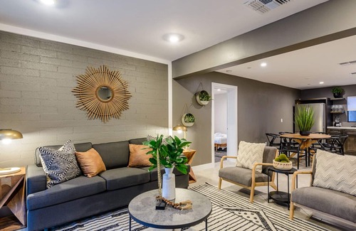 Entertainment District House | Closest Walk to Old Town, Entertainment District