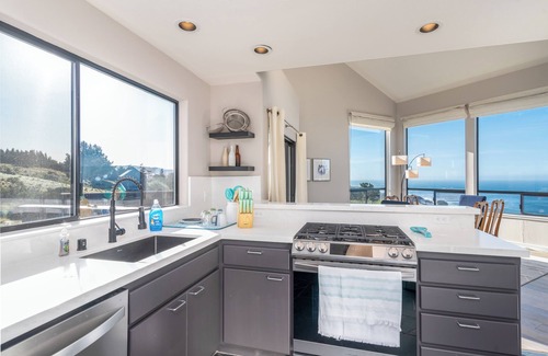 Sea Ranch House | Cloud 9 | Ocean Views | Sleeps 8!