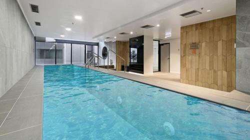 Melbourne Central Business District Apartment | Cloud Nine with Pool Gym and inner city parking for two cars