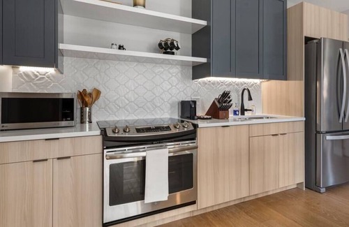 Gold Coast Apartment | Cloud9 | Gold Coast Historic District | The Lloyd