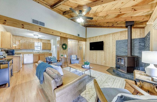 Cloudcroft Cabin | Cloudcroft Mountain Retreat ~ 5 Mi to Skiing!