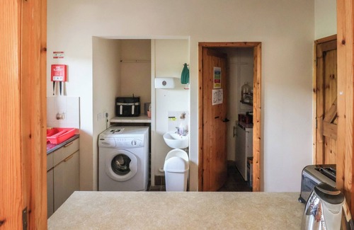 Cymau Cottage | CLWYD SPECIAL RIDING CENTRE, family friendly in Llanfynydd