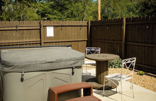 Fidelity Cabin | Clyde's Cabin + Hot Tub