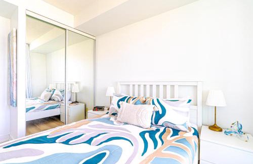 Downtown Toronto Apartment | CN Luxury Suites - Complementary Parking - Save on MONTHLY STAYS