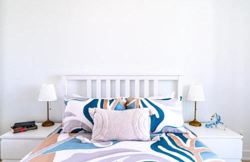 Downtown Toronto Apartment | CN Luxury Suites - Complementary Parking - Save on MONTHLY STAYS