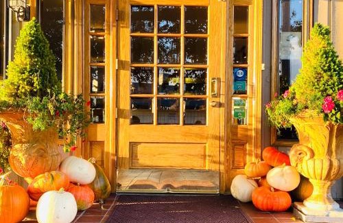 Oak Harbor Hotel | Coachman Inn Oak Harbor