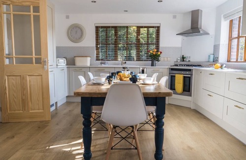 Weare Giffard Cottage | Coast & country luxury cottage in pretty village, w/local pub. Beach 15 mins.