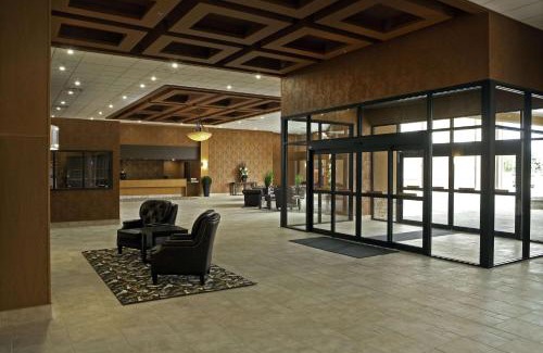 South Lethbridge Hotel | Coast Lethbridge Hotel & Conference Centre