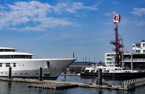 Lower Lonsdale Hotel | Coast Lonsdale Quay Hotel