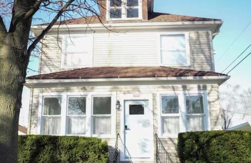 Sheboygan Apartment | Coastal 3-BR Lower Near Lake MI and Downtown Sheboygan