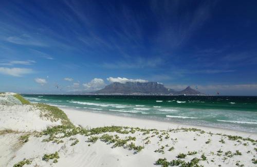 Bloubergstrand Apartment | Coastal Beach & Mountain Retreat