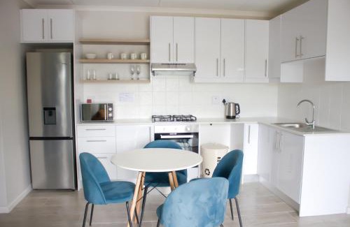 Bloubergstrand Apartment | Coastal Beach & Mountain Retreat