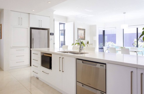 North Coogee Apartment | Coastal Bliss - Family Home Moments from the Beach