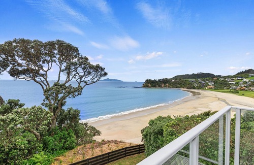 Langs Beach House | Coastal Calm - Langs Beach Holiday Home