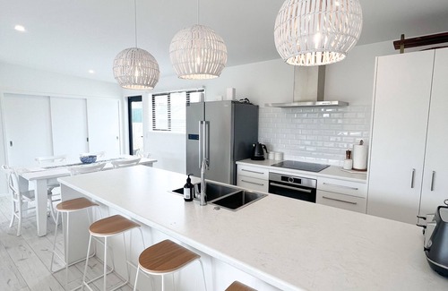 Karkari Peninsula House | Coastal Charm Escape, walking distance to beach!
