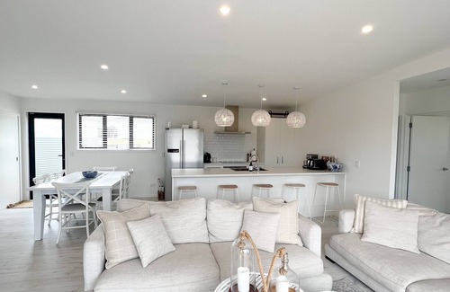 Karkari Peninsula House | Coastal Charm Escape, walking distance to beach!