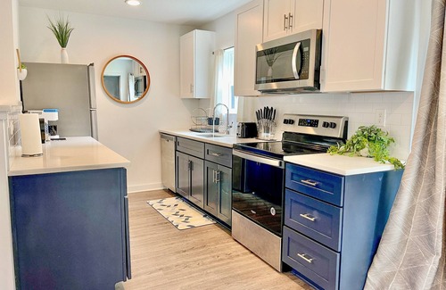 Plaza Midwood Apartment | Coastal Charm - Dine & Drink Nearby