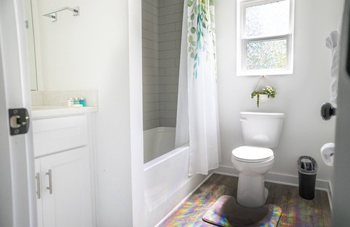 Plaza Midwood Apartment | Coastal Charm - Dine & Drink Nearby