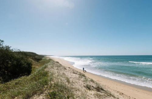 Marcoola Apartment | Coastal Charm - Pet & family friendly