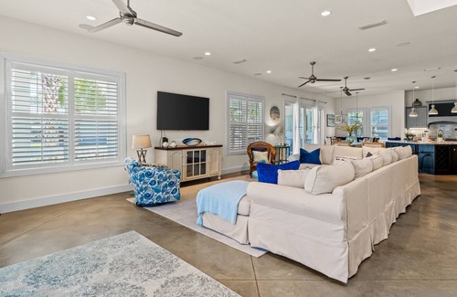 Emerald Waters Village House | Coastal charmer with huge screened patio, pool access, & W/D - minutes to beach